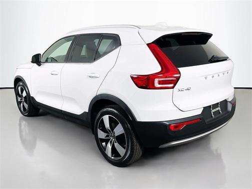 2019 Volvo XC40 T5 Momentum