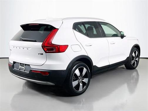 2019 Volvo XC40 T5 Momentum