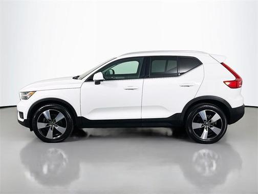 2019 Volvo XC40 T5 Momentum
