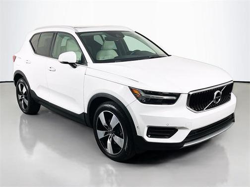 2019 Volvo XC40 T5 Momentum