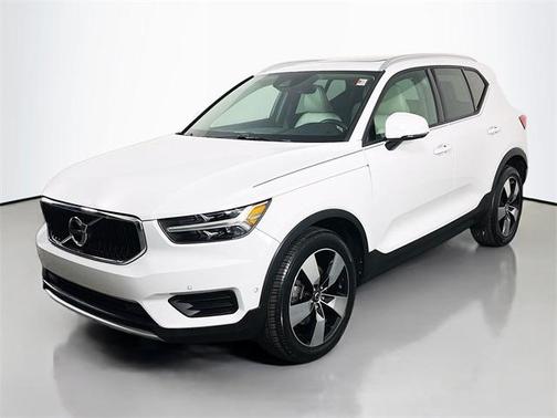 2019 Volvo XC40 T5 Momentum