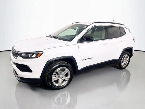 Bright White Clearcoat 2024 Jeep Compass Latitude