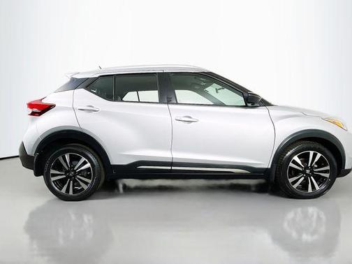 2019 Nissan Kicks SR