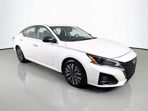 Pearl White Tri-Coat 2024 Nissan Altima 2.5 SV