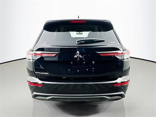 2025 Mitsubishi Outlander ES