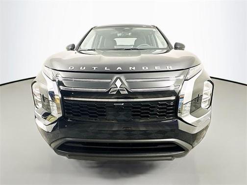 2025 Mitsubishi Outlander ES