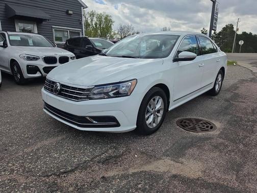 Pure White 2017 Volkswagen Passat 1.8T S