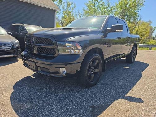 Brilliant Black Crystal Pearlcoat 2019 RAM 1500 Big Horn
