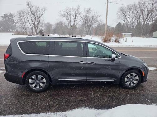 2018 Chrysler Pacifica Hybrid Limited