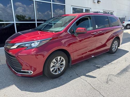 2024 Toyota Sienna XLE