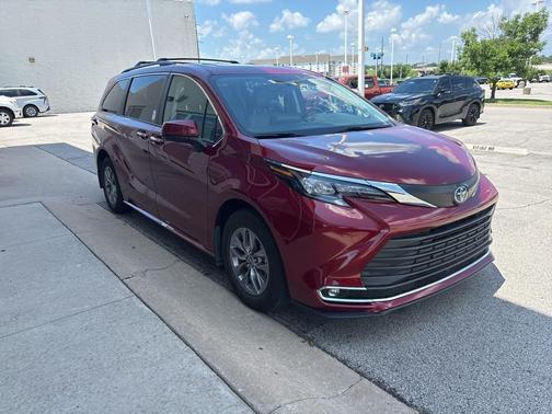 2024 Toyota Sienna XLE