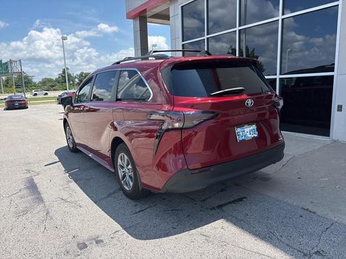 2024 Toyota Sienna XLE