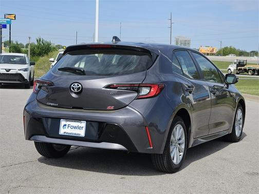 2025 Toyota Corolla Hatchback SE