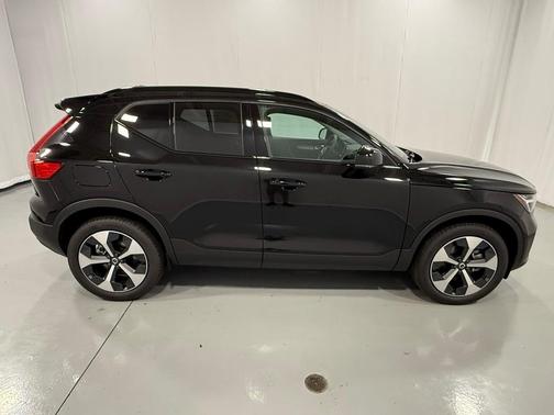2026 Volvo XC40 B5 Core