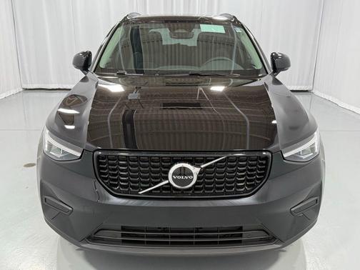 2026 Volvo XC40 B5 Core