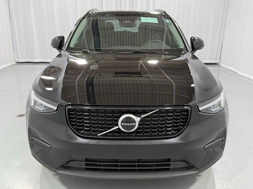 2026 Volvo XC40 B5 Core