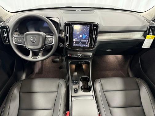 2026 Volvo XC40 B5 Core