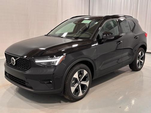 2026 Volvo XC40 B5 Plus