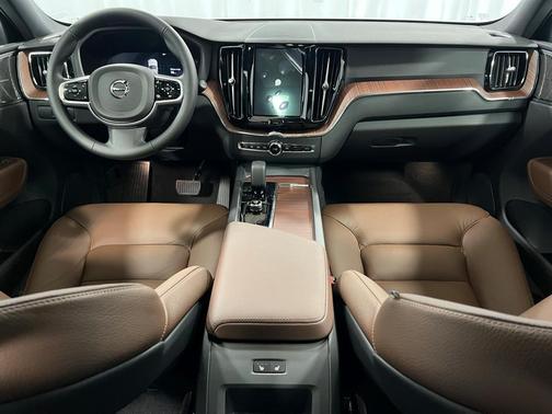 2025 Volvo XC60 Plug-In Hybrid T8 Plus