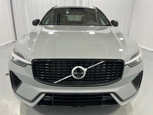 2025 Volvo XC60 Plug-In Hybrid T8 Plus