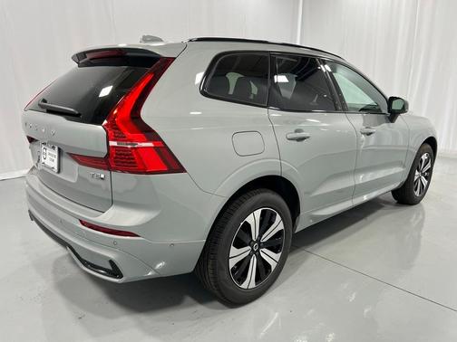 2025 Volvo XC60 Plug-In Hybrid T8 Plus
