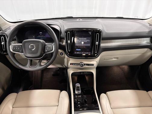 2026 Volvo XC40 B5 Ultra