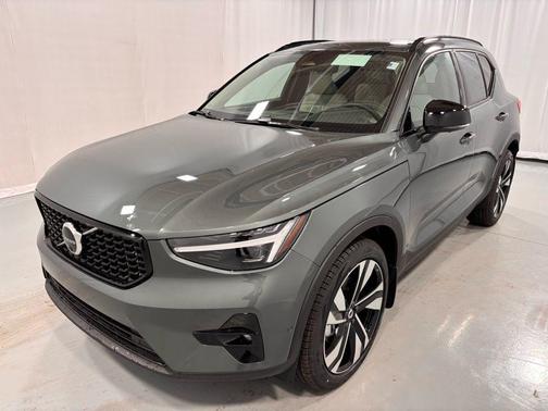 2026 Volvo XC40 B5 Ultra