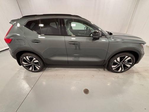 2026 Volvo XC40 B5 Ultra