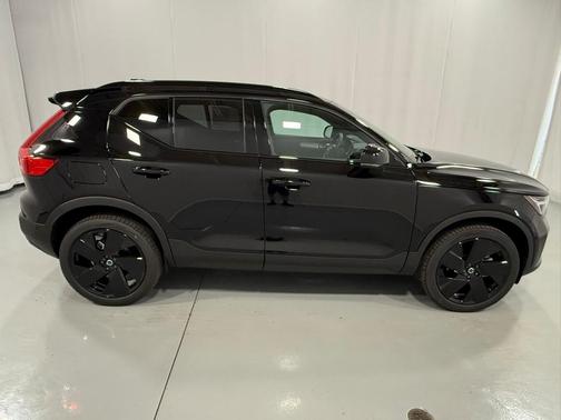 2026 Volvo XC40 B5 Ultra Black Edition