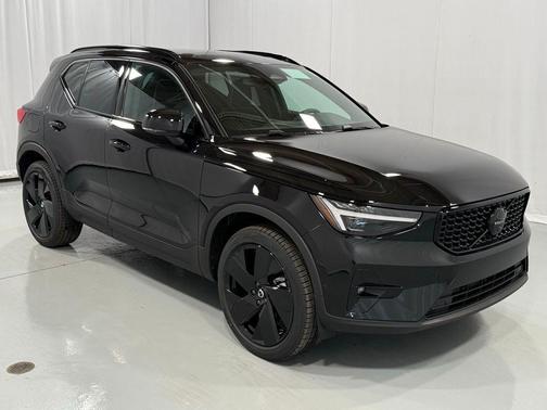 2026 Volvo XC40 B5 Ultra Black Edition