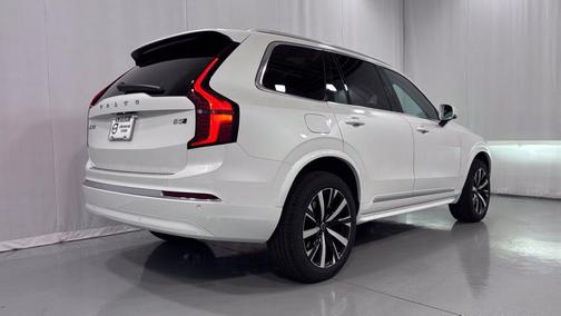 White Pearl 2027 Volvo XC90 B5 Core