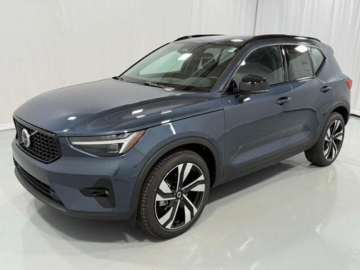 2026 Volvo XC40 B5 Ultra