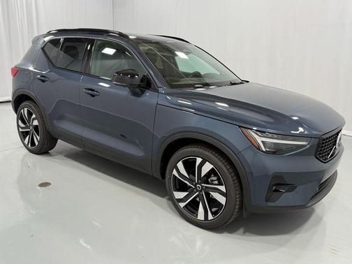 2026 Volvo XC40 B5 Ultra
