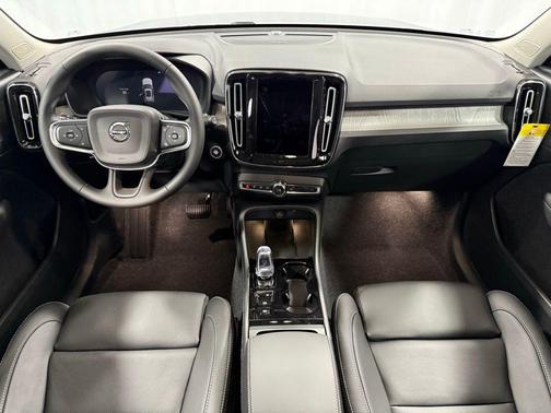 2026 Volvo XC40 B5 Ultra