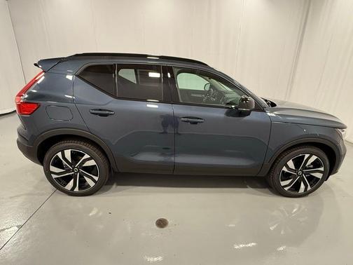 2026 Volvo XC40 B5 Ultra