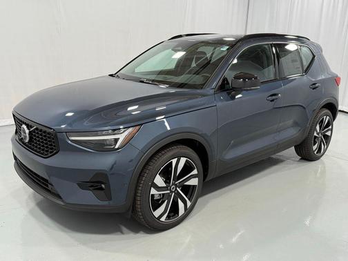 2026 Volvo XC40 B5 Ultra