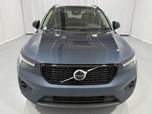 2026 Volvo XC40 B5 Ultra