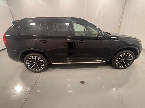 2026 Volvo XC90 B6 Ultra Dark Theme 7-Seater