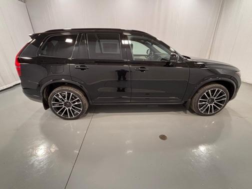 2026 Volvo XC90 B6 Ultra Dark Theme 7-Seater