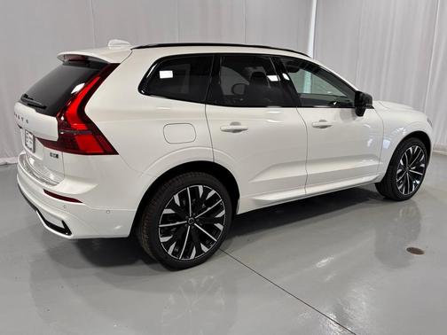 2026 Volvo XC60 B5 Ultra