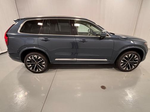 2026 Volvo XC90 B6 Ultra 7-Seater