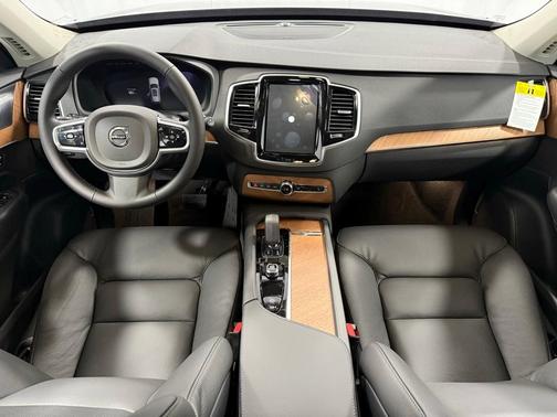 2025 Volvo XC90 Plug-In Hybrid T8 Plus 7-Seater