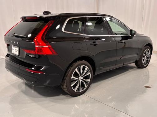 2022 Volvo XC60 B5 Momentum