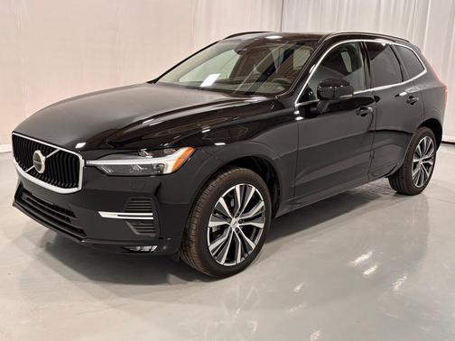 2022 Volvo XC60 B5 Momentum