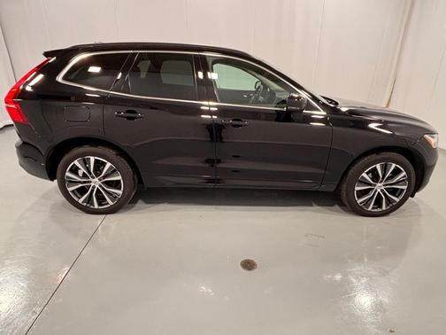 2022 Volvo XC60 B5 Momentum