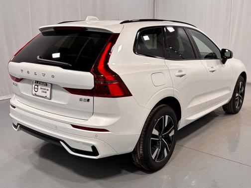 2026 Volvo XC60 B5 Core