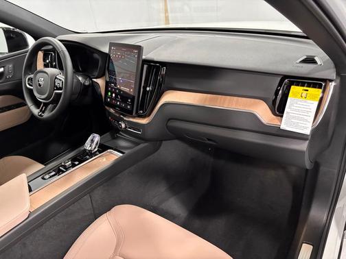 2026 Volvo XC60 B5 Core