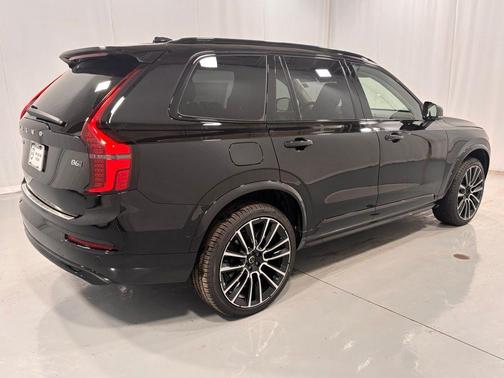 2026 Volvo XC90 B6 Ultra Dark Theme 7-Seater