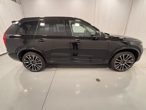 2026 Volvo XC90 B6 Ultra Dark Theme 7-Seater