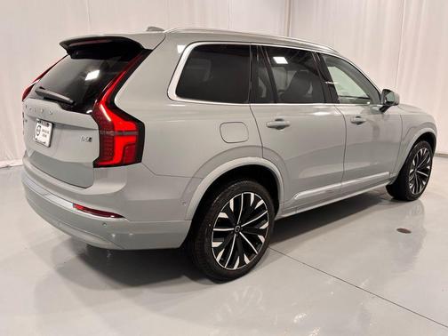 2026 Volvo XC90 B6 Ultra 7-Seater